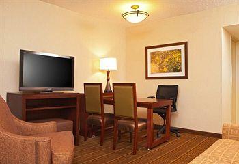 Embassy Suites Parsippany 909 Parsippany Blvd