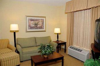 Hampton Inn & Suites Pineville (North Carolina) 401 Towne Center Boulevard