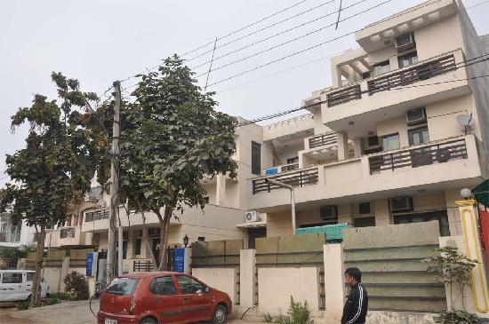 VFM Suites Apartments Gurgaon Plot 33-34 M-2 Road Phase II