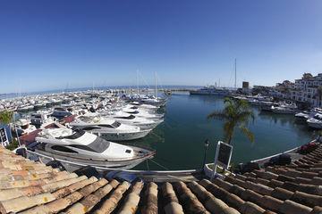 Pyr Marbella Hotel Avenida Rotary Internacional s/n, Puerto Banus