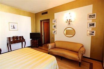 Admiral Hotel Milan Via Domodossola 16