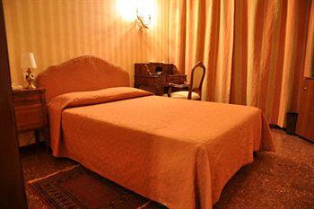 Admiral Hotel Milan Via Domodossola 16