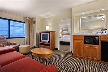 Hilton Suites Chicago Oakbrook Terrace 10 Drury Lane