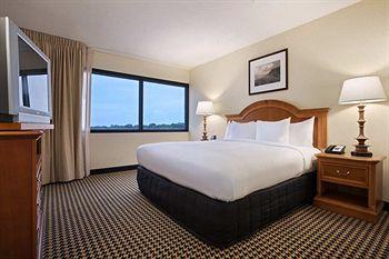 Hilton Suites Chicago Oakbrook Terrace 10 Drury Lane