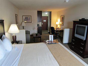 Baymont Inn & Suites Granbury 1515 N PLAZA DR