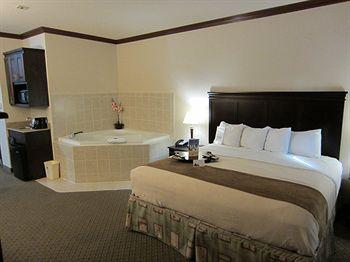 Baymont Inn & Suites Granbury 1515 N PLAZA DR