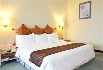 Cambodiana Hotel Phnom Penh 313 Sisowath Quay