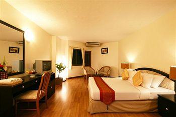 Golden Beach Cha-Am Hotel 208/14 Ruamjit Beach Road