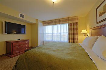 Country Inn & Suites Grand Forks 3101 S 42ND ST