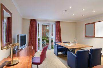 Hilton St Annes Manor Hotel Bracknell Wokingham London Road