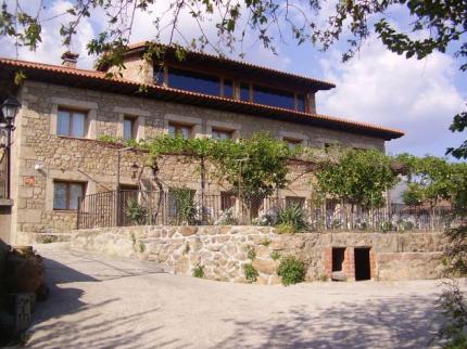 Casa Rural Hotel Ropino Candeleda Carretera de Candeleda a El Raso, Km 10