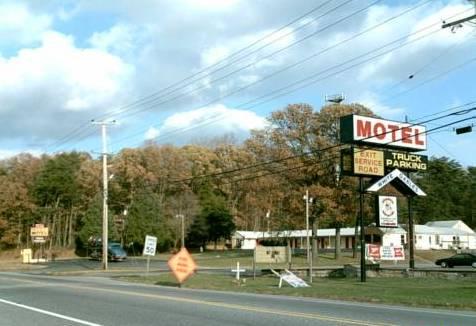 White Gables Motel 8781 Veterans Highway
