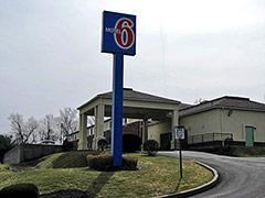 Motel 6 Pittsburgh Airport 1170 Thorn Run Road I-79 at Steubenville Pike, Exit #59-B/19