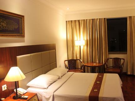 Diamond Hotel Phnom Penh 172-184 Monivong Boulevard  Phsar Thmey II Khan Daun Penh