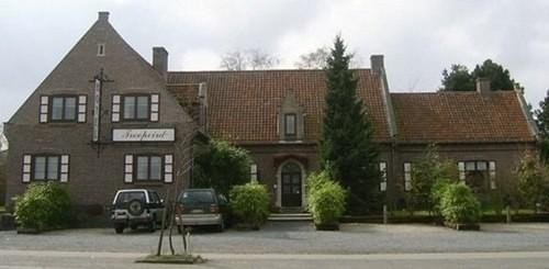 Troopeird Hotel Kortrijk Doornikserijksweg 74