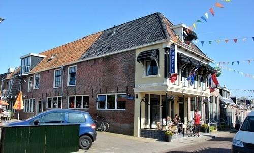 Hotel De Gouden Klok Holwerd Voorstraat 6