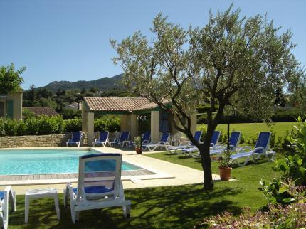 Hôtel Le Pradet Vacqueyras Route De Vaison La Romaine