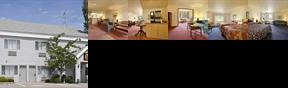 Super 8 Williamsburg/Amana Colonies Area