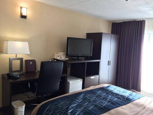 2 Comfort Inn Trois Rivieres 6255 Rue Corbeil Trois Rivieres
