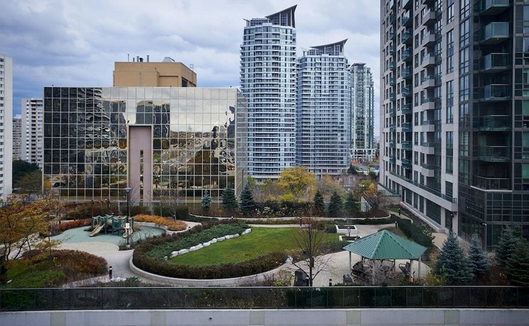 39 Delta Hotels Marriott Toronto Mississauga 3670 Hurontario