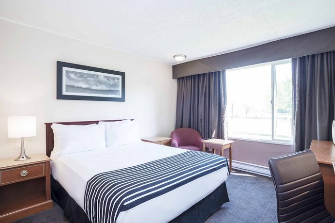  2  Sandman Inn McBride  1051 Frontage  McBride  Canadian Hotel Guide